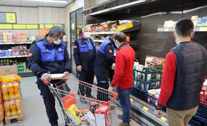 Günyüzü’nde zabıtalar esnaf ve marketleri denetlemeye çıktı
