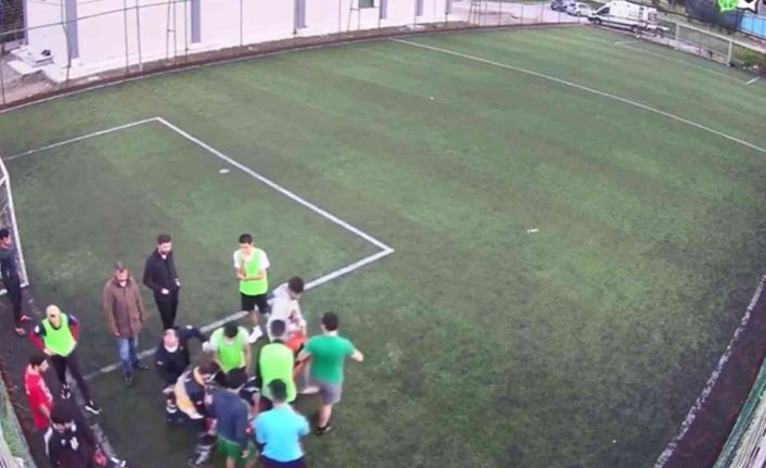 Halı sahada kalp krizi geçirip vefat eden gencin son görüntüleri ortaya çıktı