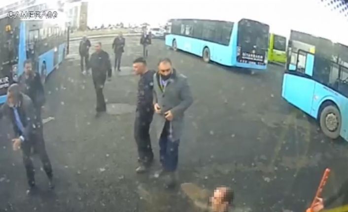 Halk otobüsü şoförüyle tartışan şahıs, taksiyle durağa giderek şoförü bıçakladı