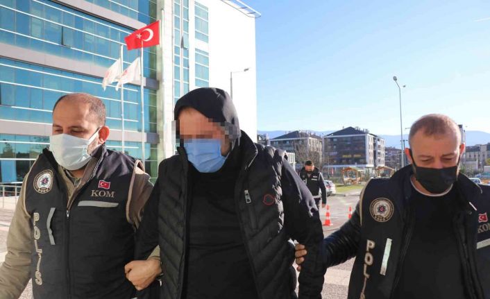Hastadan bıçak parası isteyen doktor ve sağlık memuru adli kontrolle serbest