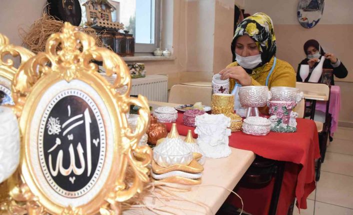 Hem moral depoluyor hem de bütçeye katkı sunuyorlar