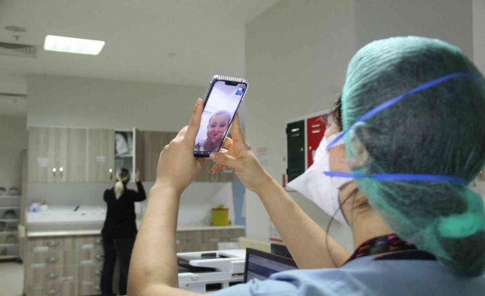 Herkes eğlenirken onlar yoğun bakım ünitesinde Covid-19 hastalarına nefes oldu