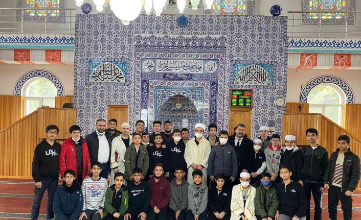 İmam Hatip Lisesi öğrencileri camide cemaatle buluştu
