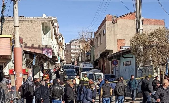 Isınmak için yaktıkları mangalı evin içine aldılar, canlarından oldular