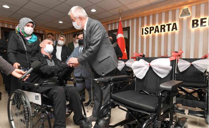 Isprarta Belediyesinden engelli vatandaşlara 80 tekerlekli sandalye hediyesi
