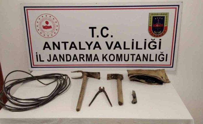 Kablo çalan şahsın üzerinde 5 gram kristal uyuşturucu maddesi ele geçirildi