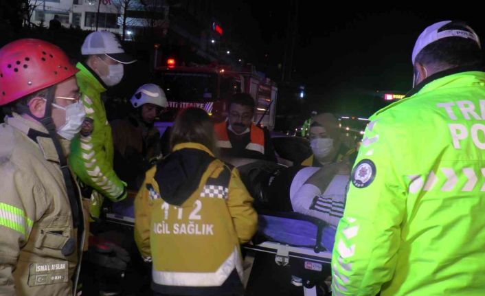 Kadıköy’de ehliyetsiz ve alkollü sürücü yolcu alan otobüse çarptı: 1 yaralı