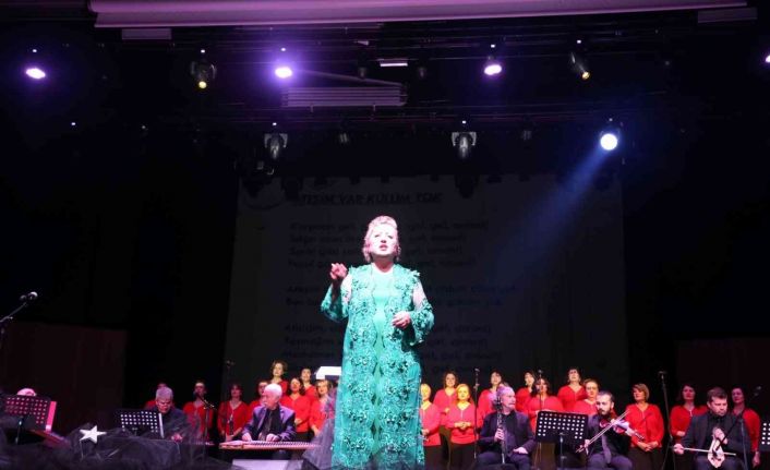 Kadınlar korosu iki usta bestekarın eserlerini seslendirdi, kulakların pası silindi