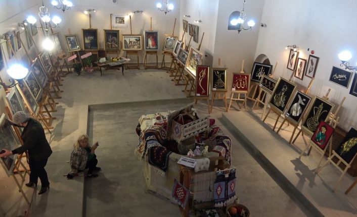Kadınların cephedeki eşlerine duydukları özlemi anlattıkları taş baskı sanatı, gün yüzüne çıkartıldı