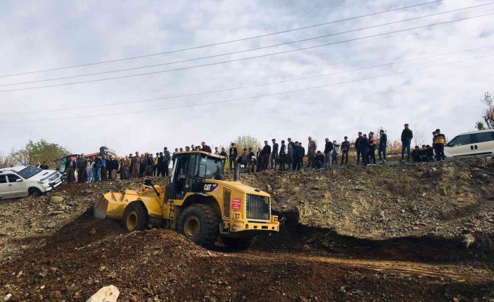 Kamyonla kamyonet çarpıştı: 2 yaralı