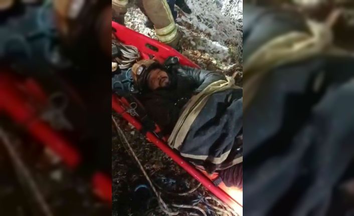 Kar sevinci yaşarken 200 metrelik uçuruma yuvarlanan genç itfaiye ekiplerince kurtarıldı