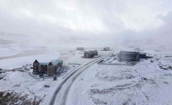 Kar yağışının devam ettiği Erciyes’te kar kalınlığı 15 santime ulaştı