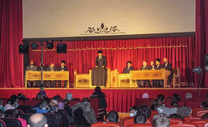 Karacabey’de İstiklal Yolu Mehmet Akif tiyatrosu beğeni topladı