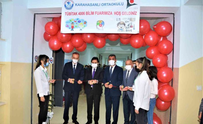 Karahasanlı Ortaokulu 4006 Bilim Fuarının açılışı yapıldı