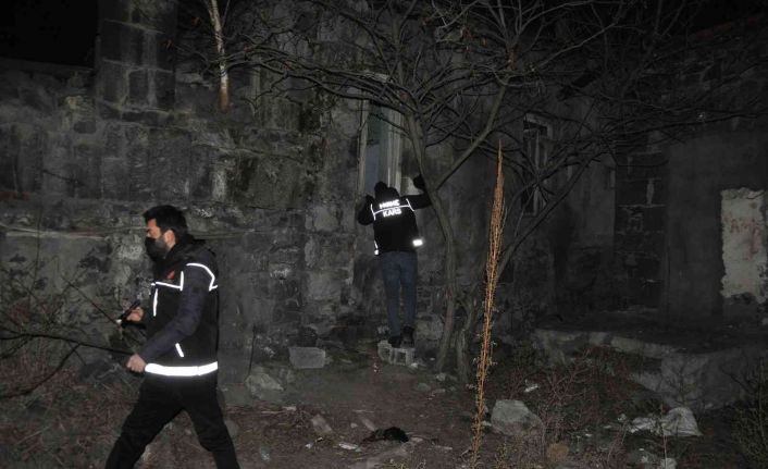 Kars’ta eksi 15 derecede asayiş uygulaması