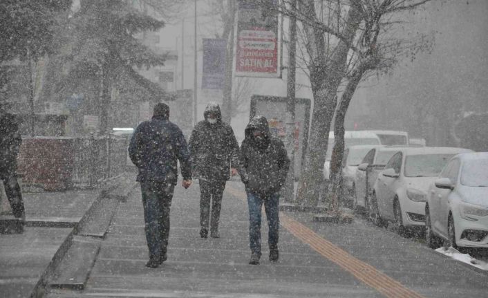 Kars’ta yoğun kar yağışı