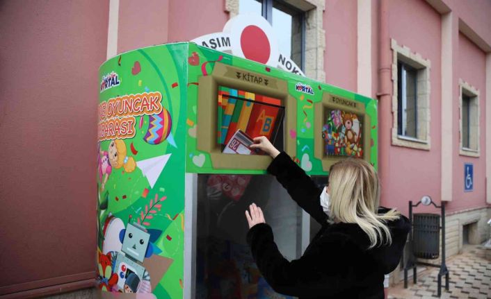 Kartal Belediyesi’nden çocuklara ‘Kitap ve Oyuncak Kumbarası’