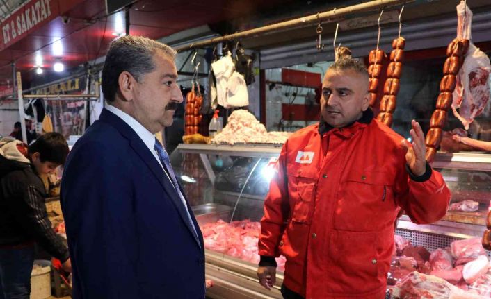 Kasaplarda et fiyatları düştü, zincir marketlerde cep yakıyor