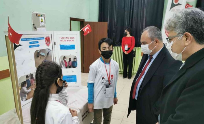 Kazım Karabekir İmam Hatip Ortaokulu’nda ‘TUBİTAK 4006 Bilim Fuarı’ sergisi