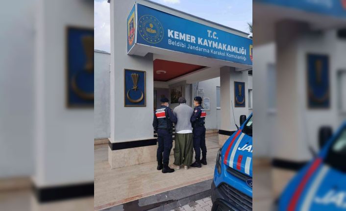 Kemer’de 14 ayrı suçtan 4 yıl hapis cezası olan şahıs yakalandı