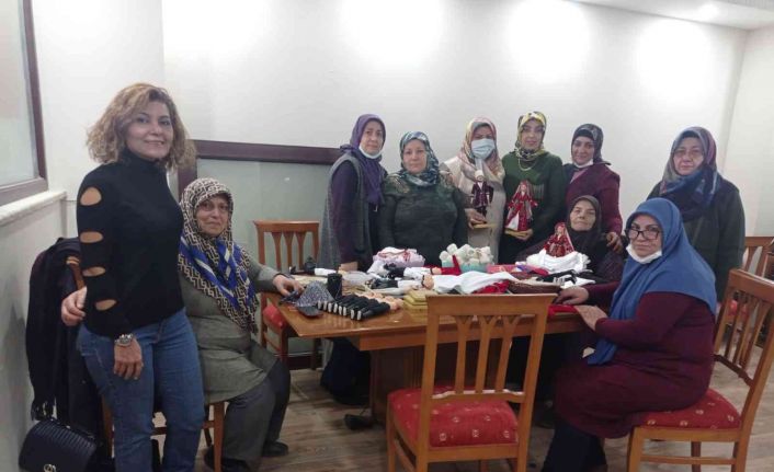 Kitre bebek yaparak hem meslek öğreniyorlar, hem de boş zamanlarını değerlendiriyorlar