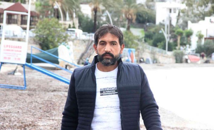 Kıyafetleri kirli olduğu için minibüste oturtulmayan işçi, işten çıkarılan şoförün yeniden işe alınmasını istedi