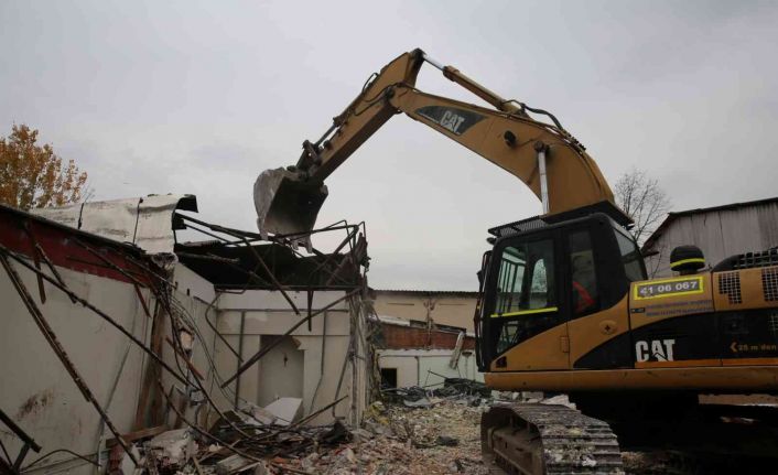 Kocaeli Fuarı’nda ilk yıkım