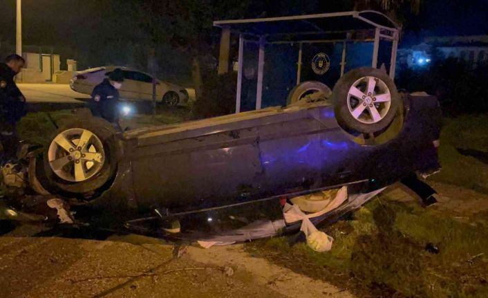 Kontrolden çıkan otomobil Adliye’nin önünde takla attı, sürücü olay yerinden kaçtı