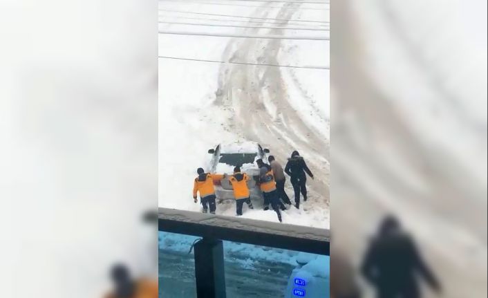Konya’da 112 sağlık görevlileri kara saplanan sürücülerin de imdadına yetişti