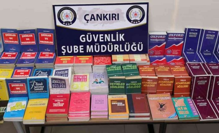 Korsan kitap satışı yapan iş yerlerine polisten baskın