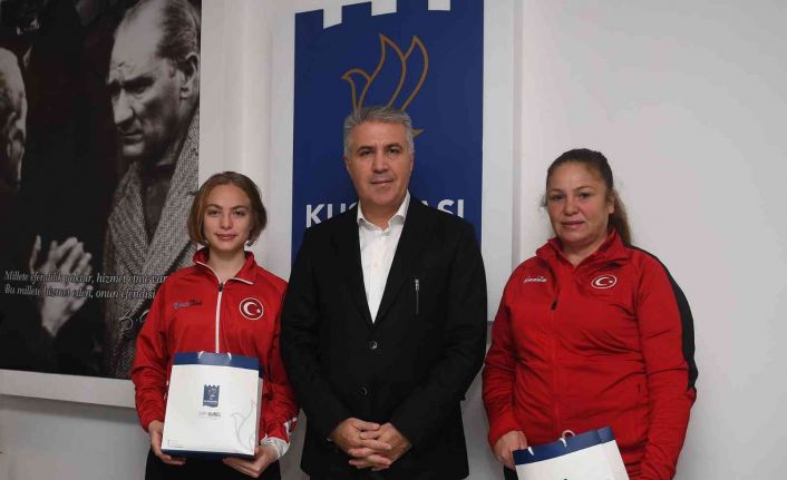 Kuşadalı milli karateci Akarkan, Başkan yardımcısı Turan ile bir araya geldi