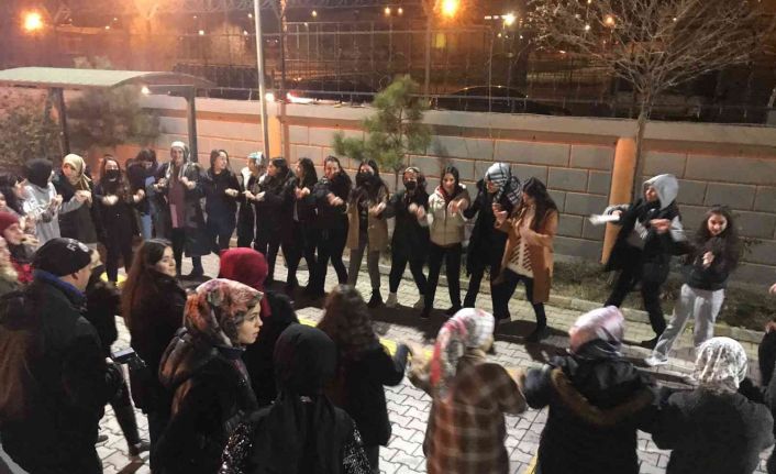 KYK Yurdunda kalan üniversite öğrencilerine final sınavı öncesi moral etkinliği