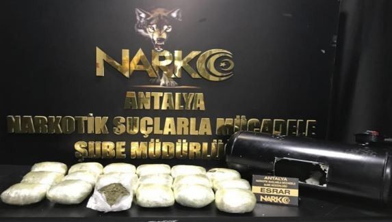 LPG tankına gizlenen 10 kilo 450 gram esrarı, dedektör köpek buldu