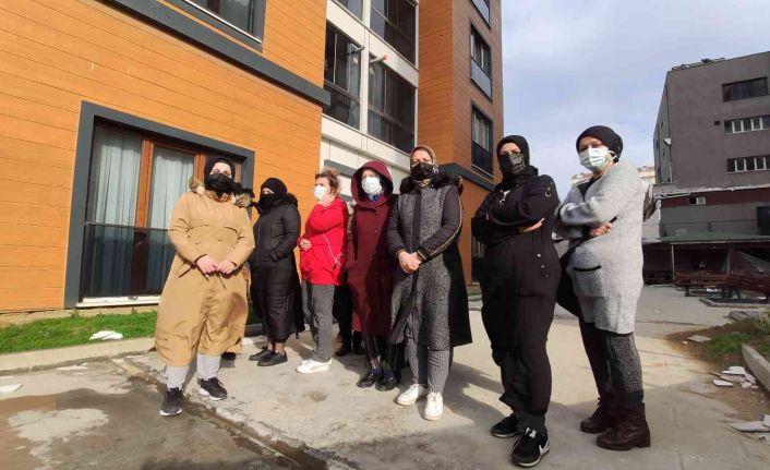 Lüks rezidans lodos nedeniyle hasar gördü: Daire sakinleri müteahhite tepki gösterdi