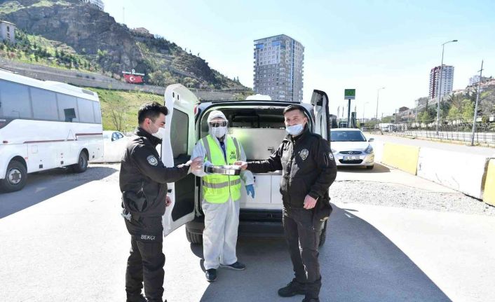 Mamak Belediyesi 1 yılda 773 bin bardak çorba dağıttı