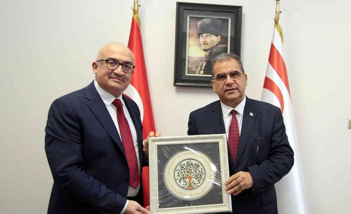 Manisa CBÜ Rektörü Prof. Dr. Ataç KKTC Başbakanı Sucuoğlu ile buluştu