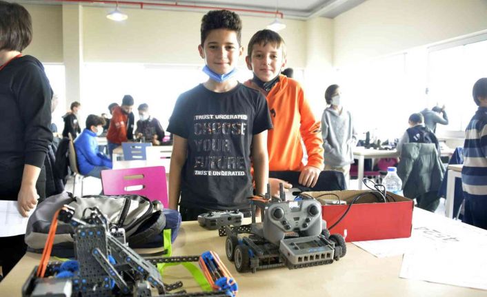 Manisa CBÜ’de 2021-2022 sezonunun ilk VEX IQ Challenge Turnuvası gerçekleştirildi