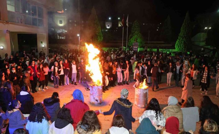 Manisa’da yurt öğrencileri ’Biz Bize Moral Akşamları’ ile stres attı