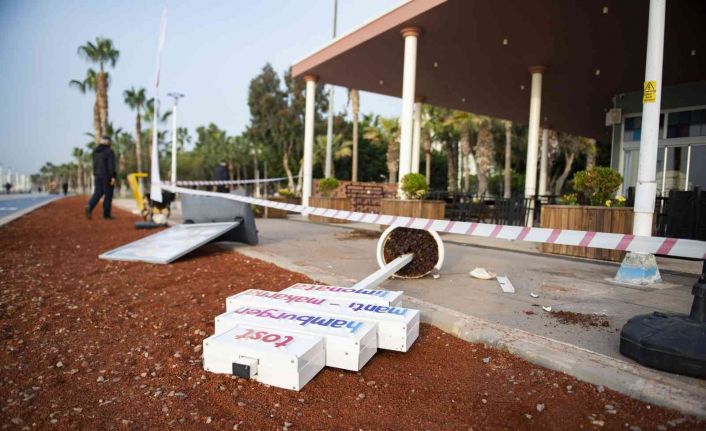 Mersin’de sahildeki kafelere saldırı