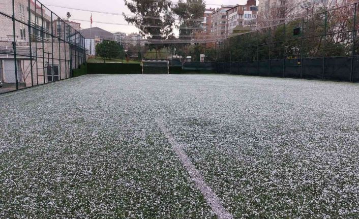 Meteorolojinin uyardığı soğuk hava dalgası geldi: Samsun’a fındık büyüklüğünde dolu yağdı