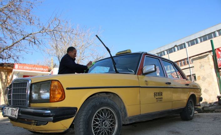 Müslüm Gürses binmişti, kentin en eski ve lüks taksisi halen yollarda