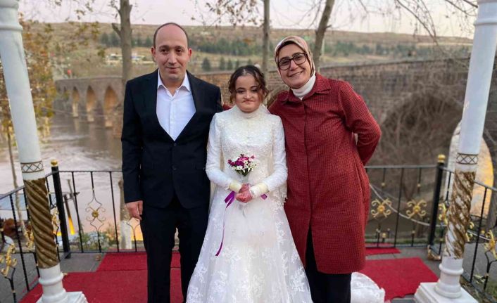 Ölümü göze alıp kaçarak evlendi, çocuğu olduktan sonra gelinlik giyip halay çekti