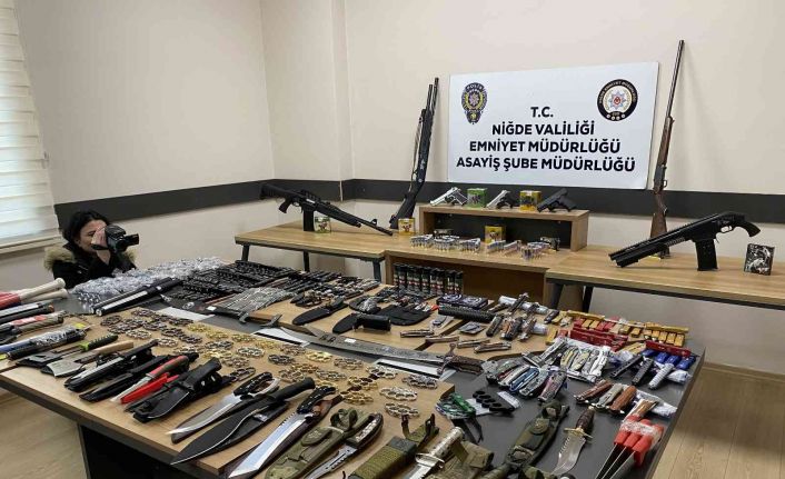 Operasyonda 747 adet silah ve kesici alet ele geçirildi