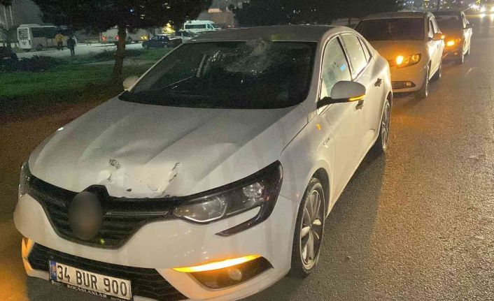 Otomobilin çarptığı koruma demirleri başka araca ok gibi saplandı: 1 yaralı