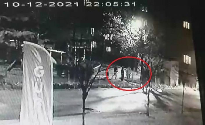 (Özel)  Bursa’da şaka yaparken arkadaşını alev alev yaktı.. O anlar kamerada
