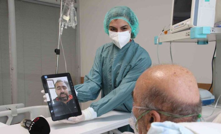 (ÖZEL) Covid-19 yoğun bakımında ailelerini göremeyen hastalar, aldıkları video mesajlar ile moral buluyor