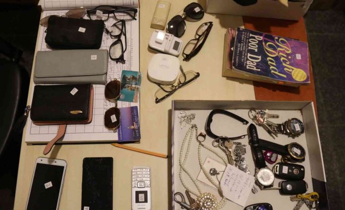 (ÖZEL) Eskişehir YHT Garı unutulan eşyalara 1 yıl ev sahipliği yapıyor