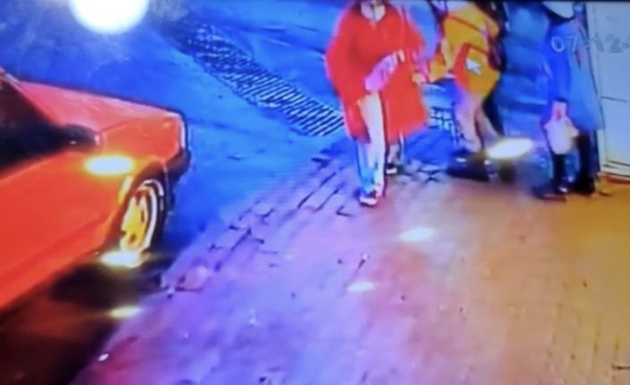 (Özel) İstanbul’da vatandaşın kabusu yankesici çetesi suçüstü yakalandı: O anlar kamerada