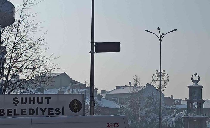 (ÖZEL) Sıcaklığın eksi 17’ye düştüğü o ilçede termometreler bile buz tuttu