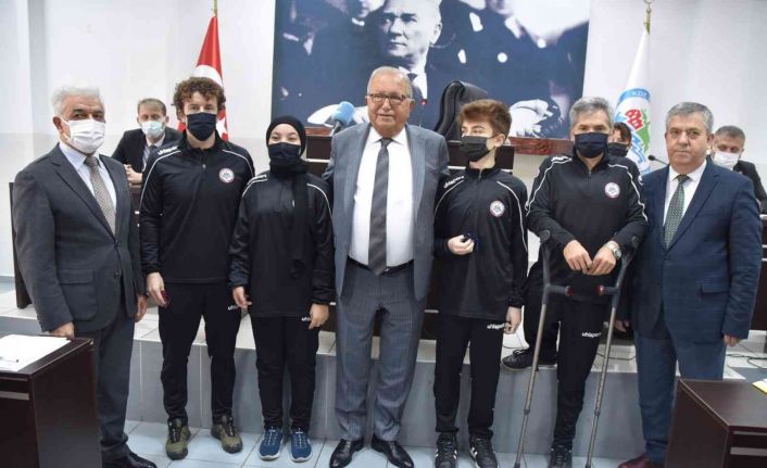 Paralimpik Yelken takımı mecliste ödüllendirildi